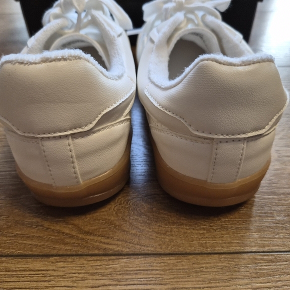 [NIB] Madden Girl Giia Lace-Up Low-Top Sneakers White Women's Sneakers Size 9 - Picture 8 of 12